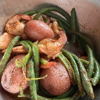 Fulbrook Ale Works - Boiled shrimp basket with green beans and potatoes - Breweries Near Me - Richmond, Texas Fulbrook Ale Works - Boiled shrimp basket with green beans and potatoes - Breweries Near Me - Richmond, Texas