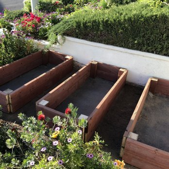 Grizzly Landscape - Raised beds with 1/2 welded wire bottom for gopher prevention - Landscaping Near Me