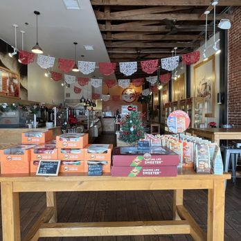 La Monarca Bakery & Cafe - Bakeries Near Me - Los Angeles, California