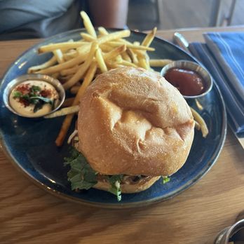 Café No Sé - Salmon burger - Cafes Near Me - Austin, Texas