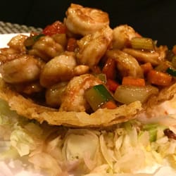 Kim Bar - Nidi di gamberi e verdure in cestino di pasta fritta.