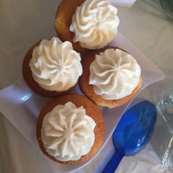 Cake J'adore - Cupcakes of different sizes and broken ends *Baked by Cake J'Adore*