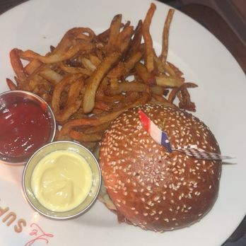 Le Suprême - burger - French Near Me - Detroit, Michigan Le Suprême - burger - French Near Me - Detroit, Michigan