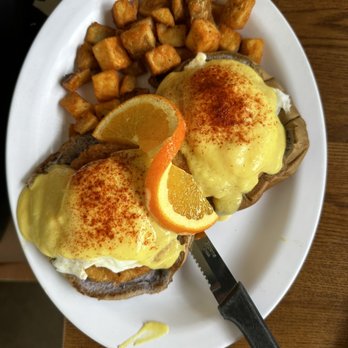 Eggs 'n Things - Crab cake Benedict - Breakfast & Brunch Near Me - Honolulu, Hawaii Eggs 'n Things - Crab cake Benedict - Breakfast & Brunch Near Me - Honolulu, Hawaii