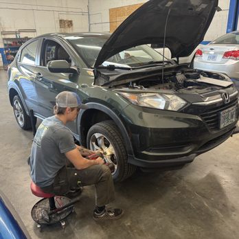 Driveway Mechanic - Our technicians use dealer service information and make sure everything is torqued to specifications! - Auto Repair Near Me - Grants Pass, Oregon
