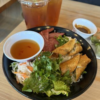 Pho Wynn - V7 Pork sausage vermicelli with egg roll - Vietnamese Near Me - Visalia, California
