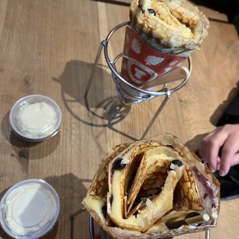 T-swirl Crepe - 9. Blueberry NY Cheesecake x 2 with vanilla gelato on the side - Desserts Near Me - Astoria, New York