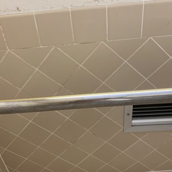 Laurel Inn & Conference Center - Moldy shower - Hotels Near Me - Salinas, California Laurel Inn & Conference Center - Moldy shower - Hotels Near Me - Salinas, California
