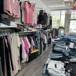 Mona's Clothing