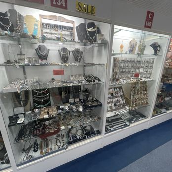 Exit 76 Antique Mall - Antiques Near Me - Edinburgh, Indiana