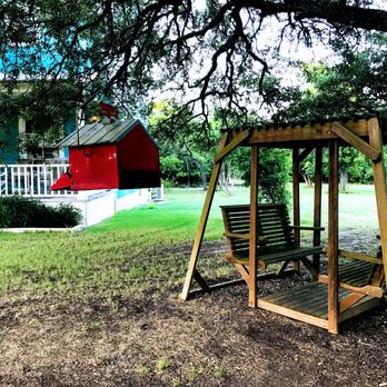 Yellow House Bed and Breakfast - Bed & Breakfast Near Me - Salado, Texas
