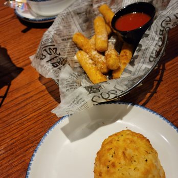 Red Lobster - Warm fresh biscuits, mozzarella sticks & clam chowder - Seafood Near Me - Maplewood, Minnesota