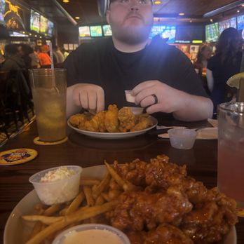 Tully's Good Times - Me with my Buffalo Tender Dinner paying too much attentions to the TVs and not paying enough attention to my wife... - Sports Bars Near Me - Syracuse, New York Tully's Good Times - Me with my Buffalo Tender Dinner paying too much attentions to the TVs and not paying enough attention to my wife... - Sports Bars Near Me - Syracuse, New York