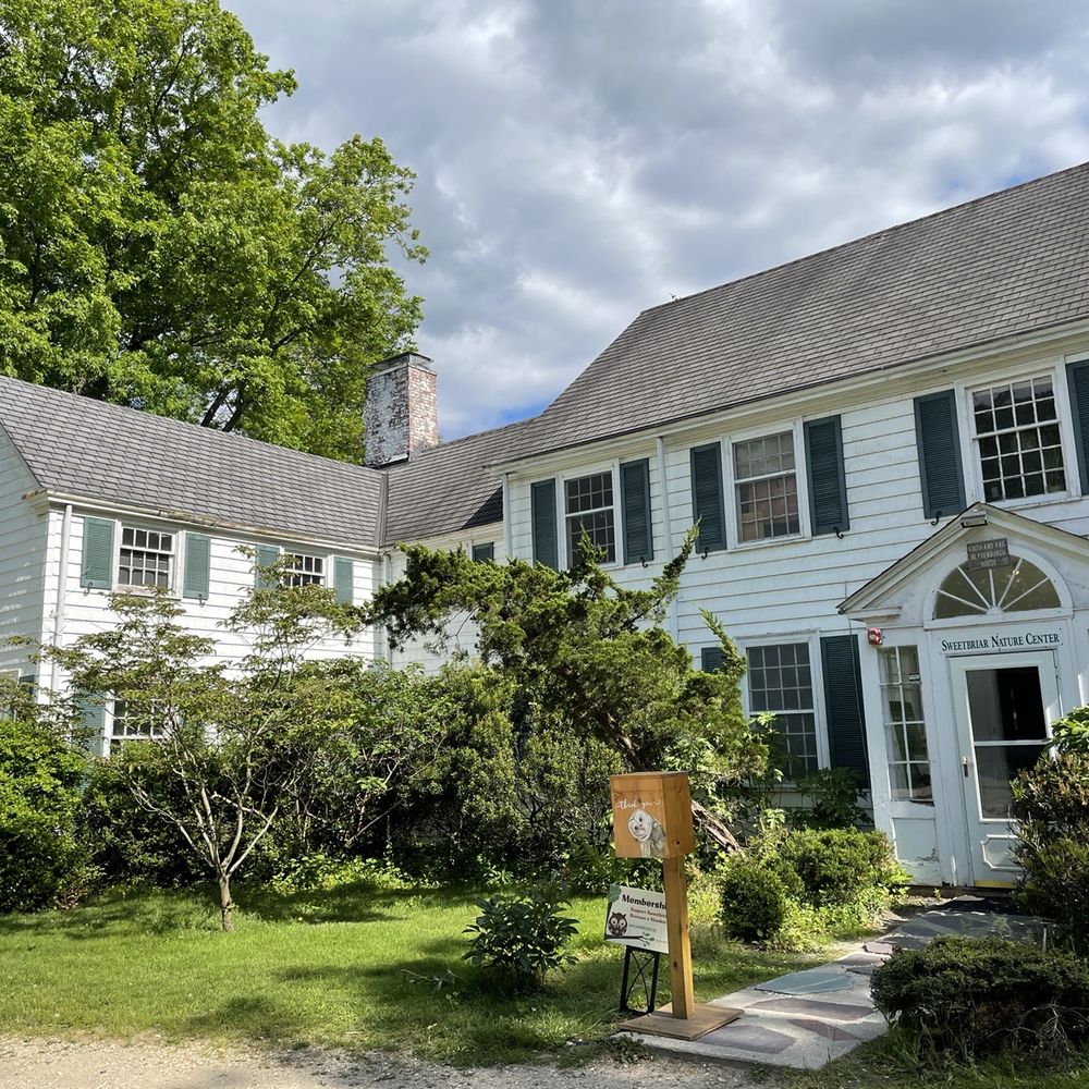 Sweetbriar Nature Center - Main building for wildlife drop off - Botanical Gardens Near Me - Smithtown, New York
