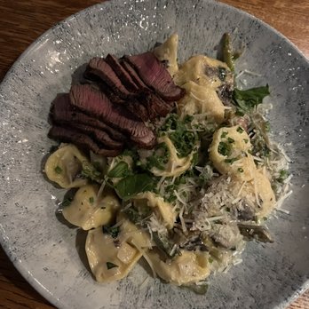 Earls Kitchen + Bar - Steak - Canadian (New) Near Me - Jasper, Alberta