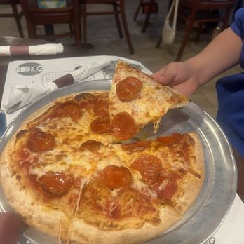 Manhattan Chicago Pizza Kendall - Pizza Near Me - Miami, Florida