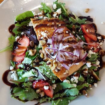 Fav's Italian Cucina - Salmon salad special for lunch. Nice presentation and delicious too! - Italian Near Me - Bradenton, Florida Fav's Italian Cucina - Salmon salad special for lunch. Nice presentation and delicious too! - Italian Near Me - Bradenton, Florida