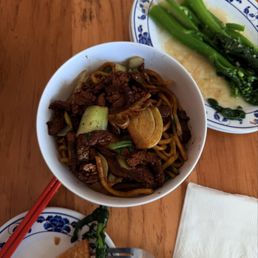 Beef Noodles 牛肉粗炒麵 Scallion Pancakes 葱油饼