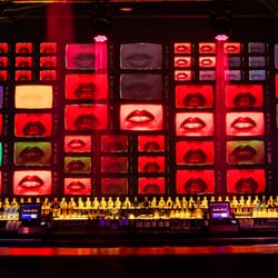 Kiss Kiss Nightclub - Kiss Kiss!