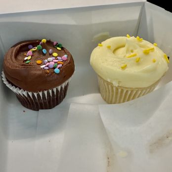 SusieCakes - Studio City - Chocolate sprinkle and lemon cupcake - Bakeries Near Me - Studio City, California SusieCakes - Studio City - Chocolate sprinkle and lemon cupcake - Bakeries Near Me - Studio City, California