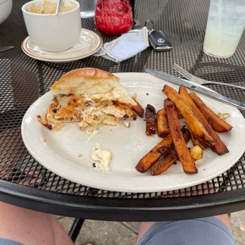 Three Birds Tavern - Spicy chicken sandwich - American Near Me - St. Petersburg, Florida Three Birds Tavern - Spicy chicken sandwich - American Near Me - St. Petersburg, Florida