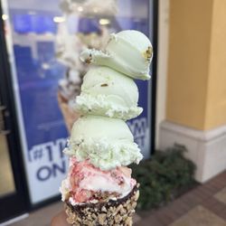 Pistachio and Strawberry Cheesecake Chunck