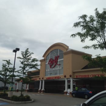 Big Y - Franklin Big Y Supermarket -- 348 East Central Street / Route 140, Franklin         Storefront - Grocery Near Me - Franklin, Massachusetts