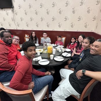 T Kee Seafood Restaurant - Table for 10 - Chinese Near Me - Sacramento, California T Kee Seafood Restaurant - Table for 10 - Chinese Near Me - Sacramento, California