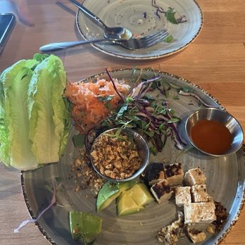 Sawtooth Hotel - Vegan wraps - American Near Me - Stanley, Idaho