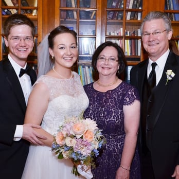 Fleur de Lis Florist - Flowers w/ the dress - Florists Near Me - Baltimore, Maryland Fleur de Lis Florist - Flowers w/ the dress - Florists Near Me - Baltimore, Maryland