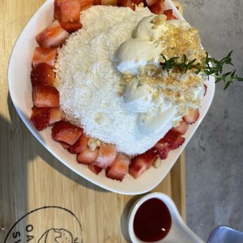 Oasit's Sweet - Strawberry bingsu - Desserts Near Me - Brookline, Massachusetts