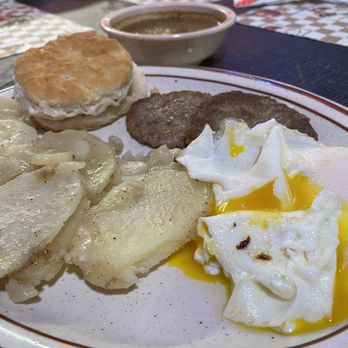B&E Market - Breakfast platter with tenderloin gravy - Convenience Stores Near Me - Waynesboro, Virginia B&E Market - Breakfast platter with tenderloin gravy - Convenience Stores Near Me - Waynesboro, Virginia