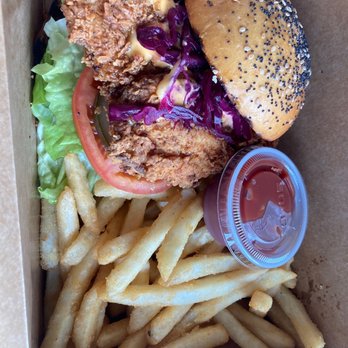 Harvest Moon Caterers - Fried chicken sandwich to go - Cafes Near Me - Chestnut Ridge, New York