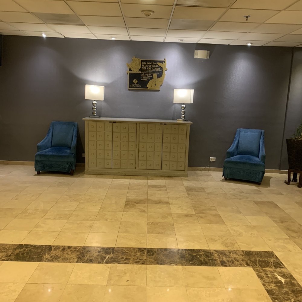 Hotel Mesaluna - Lobby across front desk and cafeteria - Hotels Near Me - Ciudad Juárez, CHH