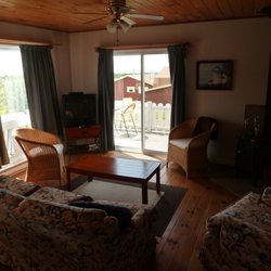 Cheticamp Outfitters Inn - Chalet sitting area
