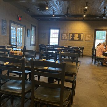 Mojo Old City BBQ - Tables, large setting for family - Barbeque Near Me - St. Augustine, Florida Mojo Old City BBQ - Tables, large setting for family - Barbeque Near Me - St. Augustine, Florida