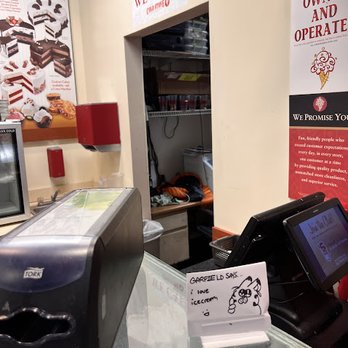 Cold Stone Creamery - Cash strewn about on table - Ice Cream & Frozen Yogurt Near Me - Louisville, Kentucky