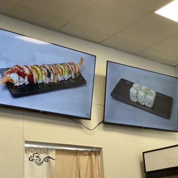 Yosumi ramen - Big screen images of the auahi - Ramen Near Me - Novato, California