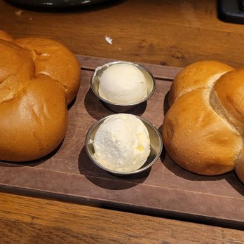 Paddlefish - BREAD ROLLS WITH FLUFFED BUTTER: Rolls baked to be pulled apart into five loaves. - Seafood Near Me - Orlando, Florida