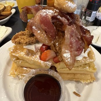 Maple Leaf Diner - American Near Me - Dallas, Texas