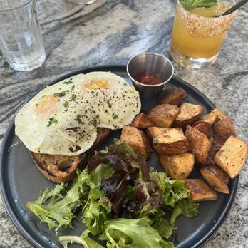 Earls Kitchen + Bar - Steak Eggs - New American Near Me - Boston, Massachusetts