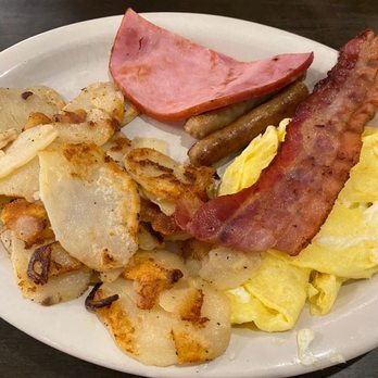 Colonial Pancake House - The Colonial Breakfast - Breakfast & Brunch Near Me - Williamsburg, Virginia