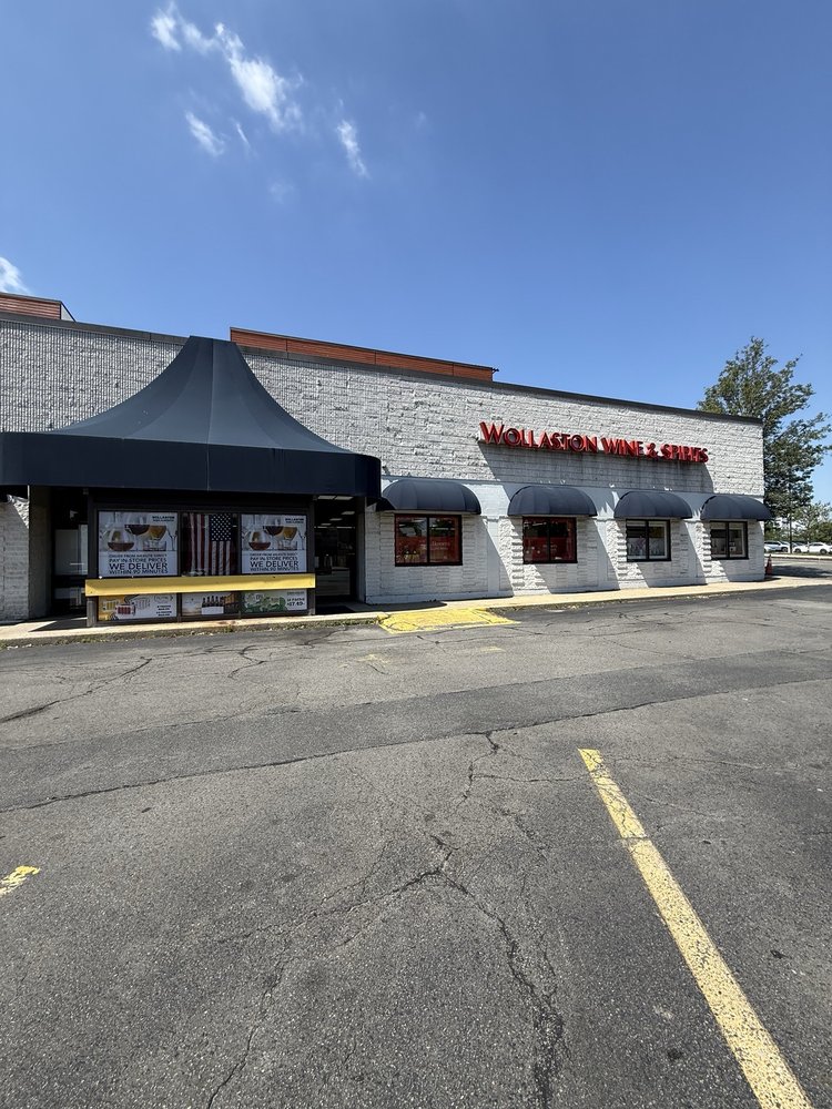 Wollaston Wine & Spirits Logo