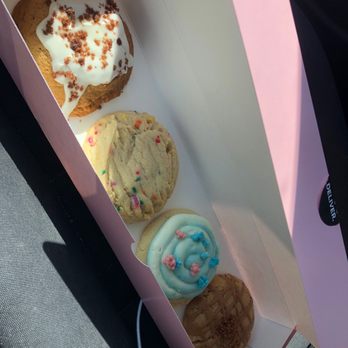 Crumbl - Cottleville - Bakeries Near Me - Cottleville, Missouri