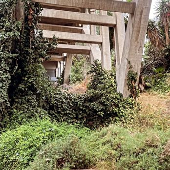 Shakespeare Bridge Garden - Betty Mae under Shakespeare's Bridge at Shakespeare's Garden Franklin Hills - Parks Near Me - Los Angeles, California Shakespeare Bridge Garden - Betty Mae under Shakespeare's Bridge at Shakespeare's Garden Franklin Hills - Parks Near Me - Los Angeles, California