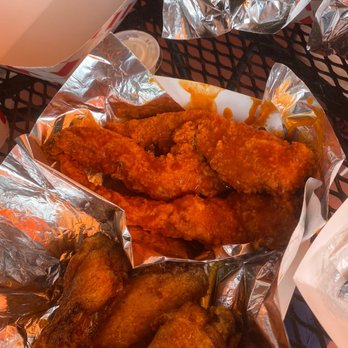 Dream Wings - 3 honey sriracha wings and 3 Buffalo tenders - Chicken Wings Near Me - Houston, Texas