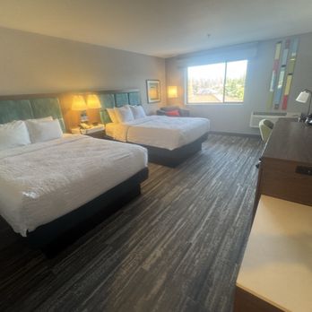 Hampton Inn Spokane - Standard room with two beds - Hotels Near Me - Spokane, Washington