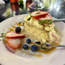 Mariscos El Malecon - Tres leches cake