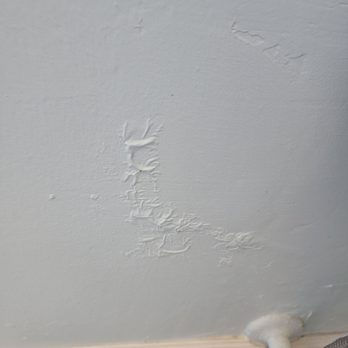 Inn At East Beach - Bubbled paint in bathroom - Hotels Near Me - Santa Barbara, California Inn At East Beach - Bubbled paint in bathroom - Hotels Near Me - Santa Barbara, California