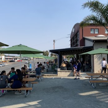 Lofty Coffee Roasting Works - Outdoor dining area - Coffee & Tea Near Me - Encinitas, California